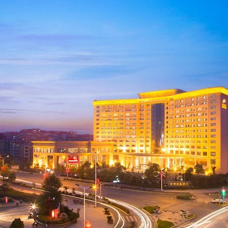 The Grand Plaza Hotel Ji'an  Extérieur photo