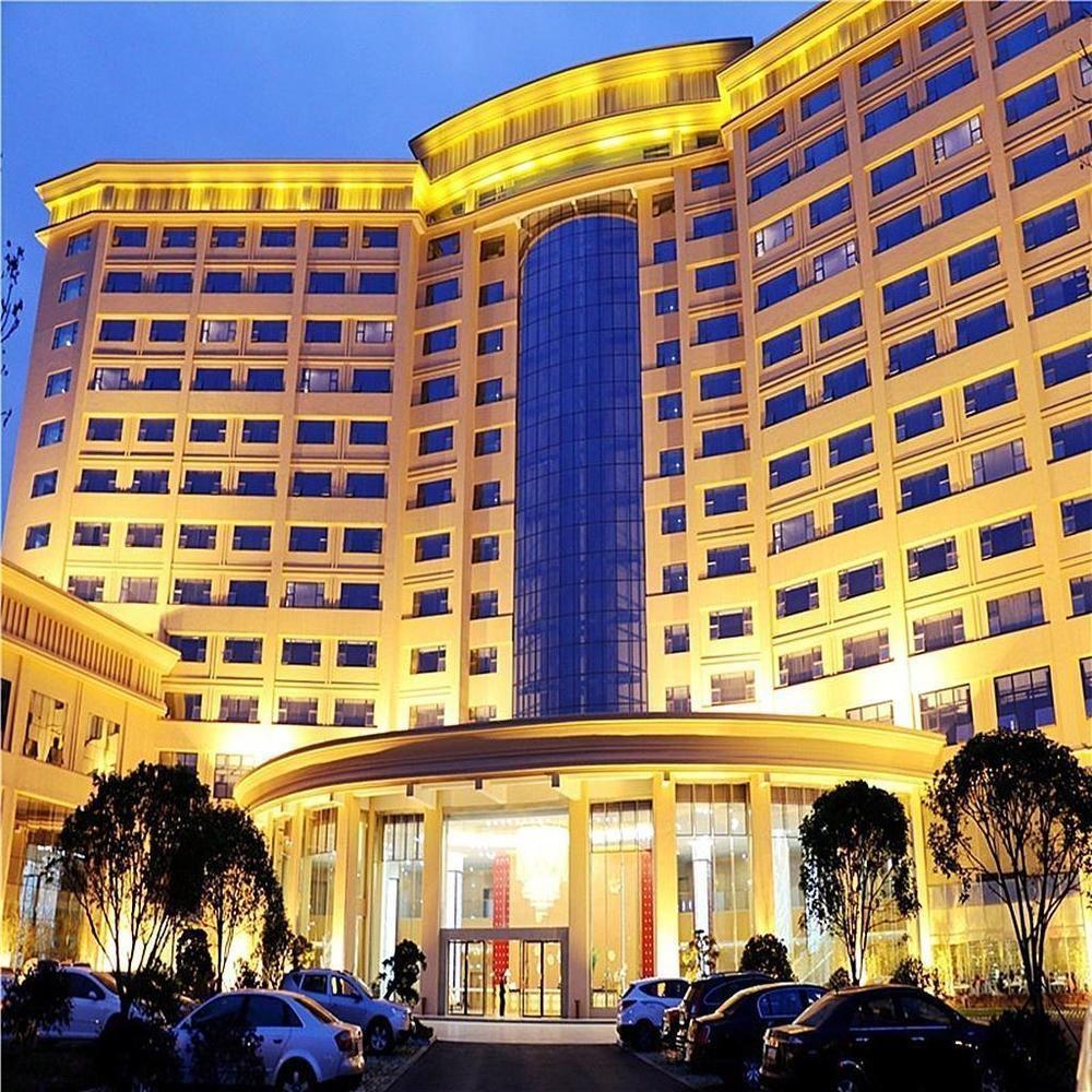 The Grand Plaza Hotel Ji'an  Extérieur photo