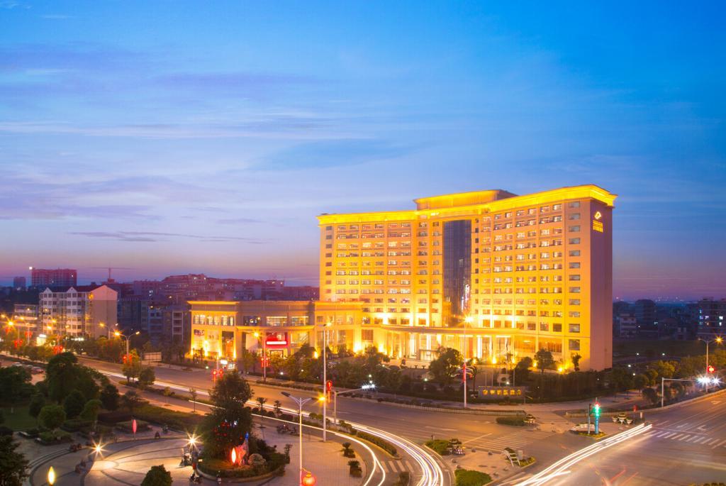 The Grand Plaza Hotel Ji'an  Extérieur photo