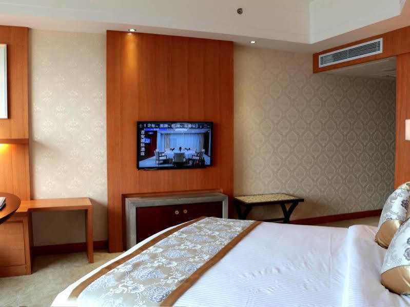 The Grand Plaza Hotel Ji'an  Extérieur photo